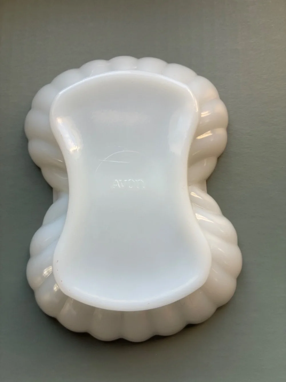 Vintage Avon White Milk Glass Double Shell Trinket Soap Dish Scalloped Edge